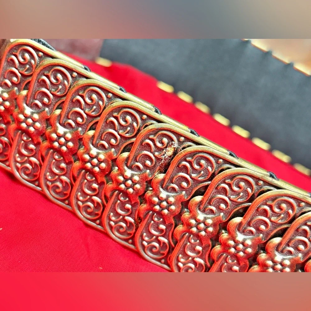 Ornate brass-Tone floral Buckle Filigree Stretch Belt Rhinestone Y2K